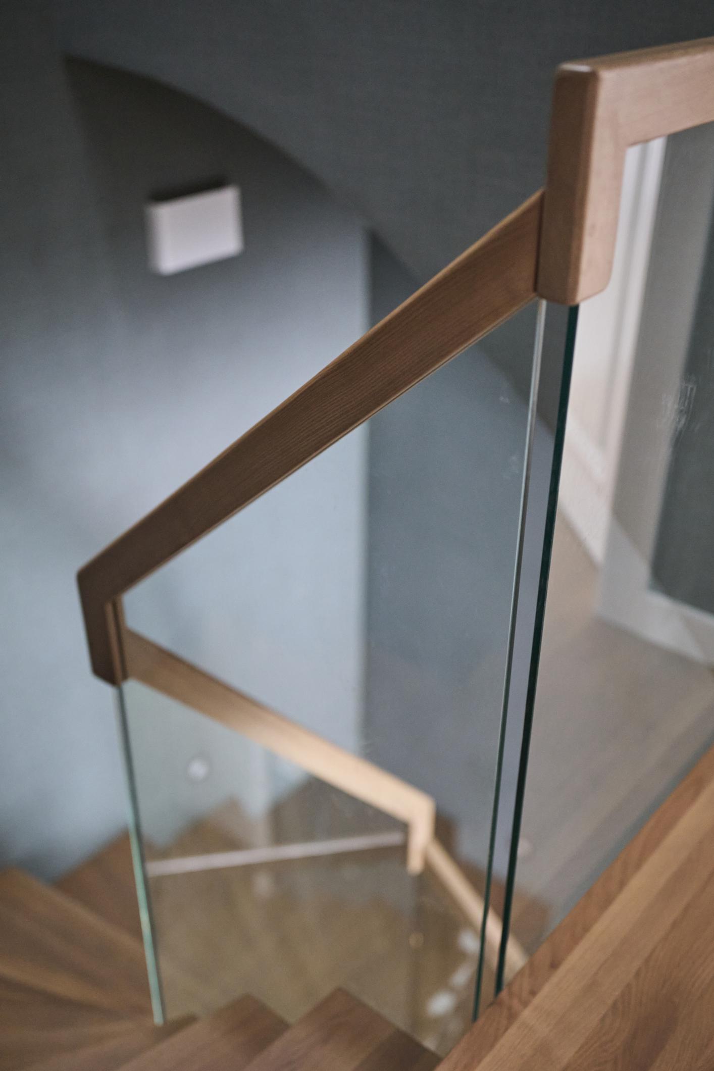 952518407_Frameless Glass Railing 2.jpg